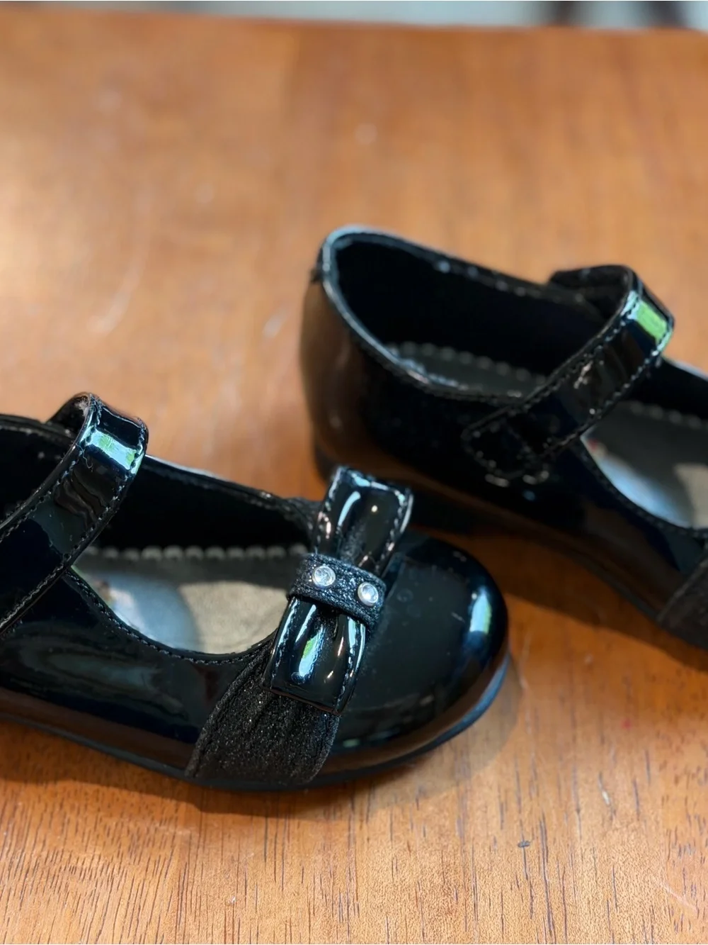 Rachel Shoes Black Patent Mary Jane Dress Shoes with Bow - size 7, like new!